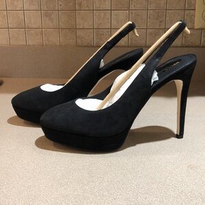 New Pelle Moda Black Suede Platform Heels Sz. 10